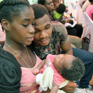 Dashka Mentor with her husband and daughter